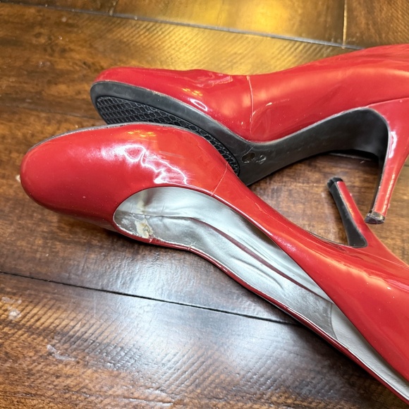 🔥 Jessica Simpson Oscar Red Patent Leather Pumps – Size 11 🔥 - Picture 6 of 9